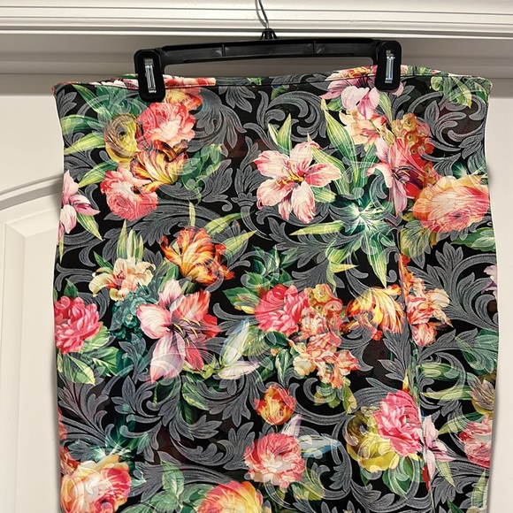 Floral Pencil Skirt - Picture 3 of 3